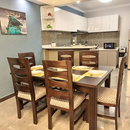 Stayrest Safari Tours New 3 Bedroom Apartments In Kilimani Nairobi With Rooftop Pool Екстер'єр фото