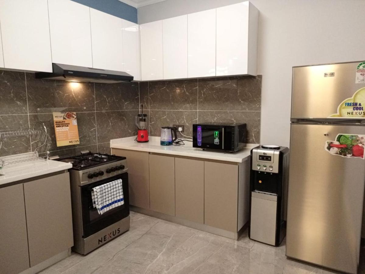 Stayrest Safari Tours New 3 Bedroom Apartments In Kilimani Nairobi With Rooftop Pool Екстер'єр фото