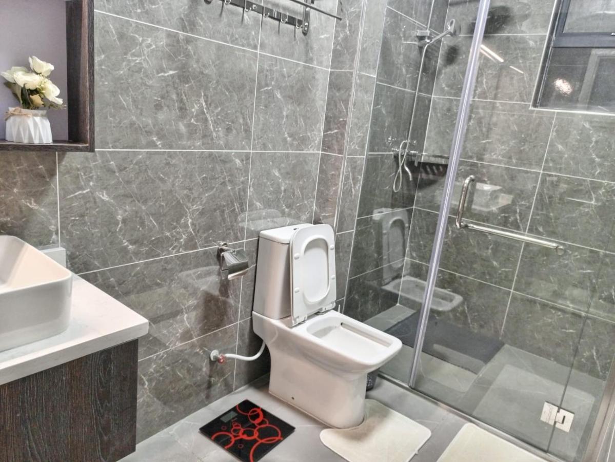 Stayrest Safari Tours New 3 Bedroom Apartments In Kilimani Nairobi With Rooftop Pool Екстер'єр фото