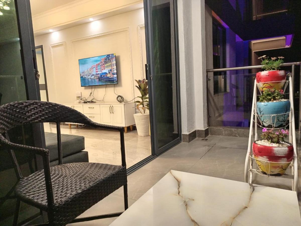 Stayrest Safari Tours New 3 Bedroom Apartments In Kilimani Nairobi With Rooftop Pool Екстер'єр фото