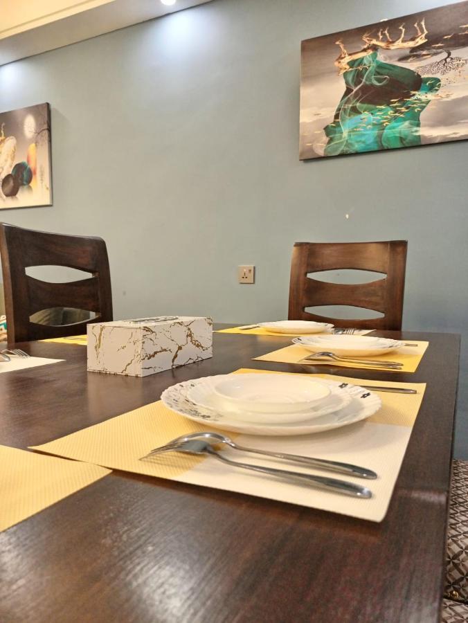 Stayrest Safari Tours New 3 Bedroom Apartments In Kilimani Nairobi With Rooftop Pool Екстер'єр фото