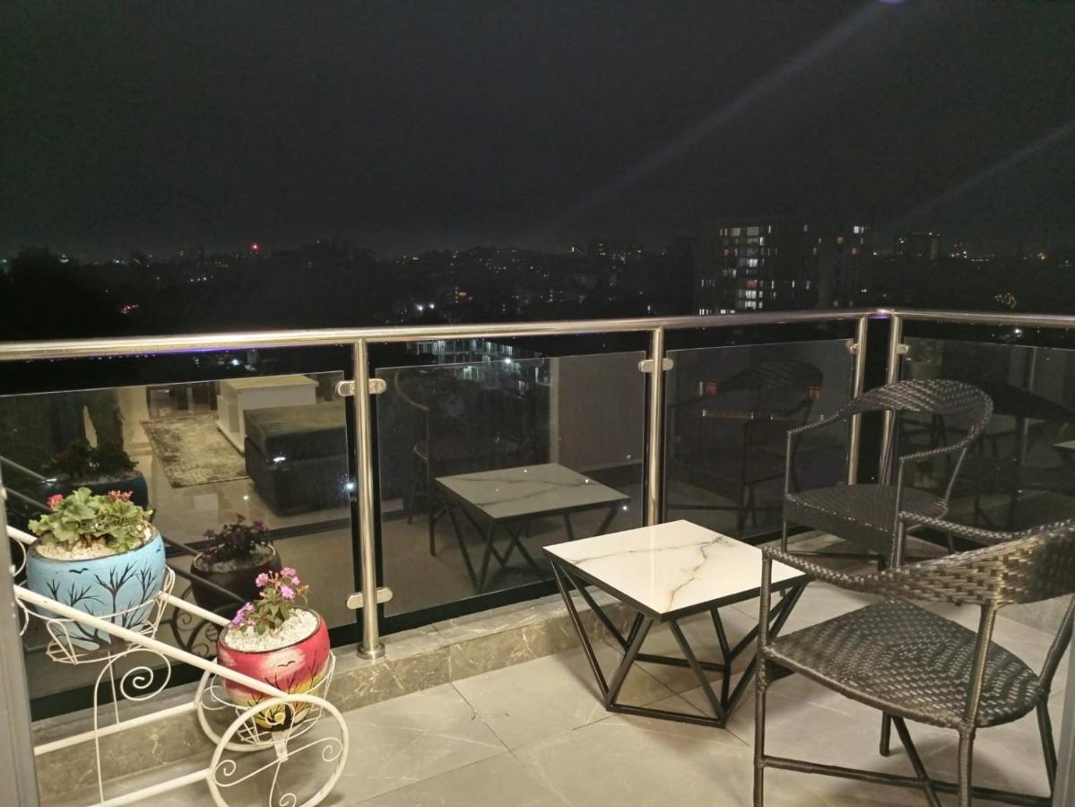 Stayrest Safari Tours New 3 Bedroom Apartments In Kilimani Nairobi With Rooftop Pool Екстер'єр фото