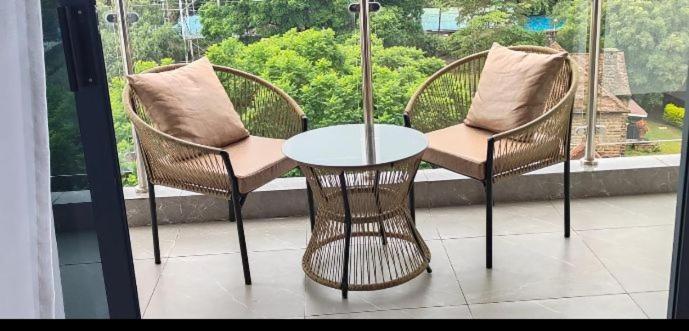 Stayrest Safari Tours New 3 Bedroom Apartments In Kilimani Nairobi With Rooftop Pool Екстер'єр фото